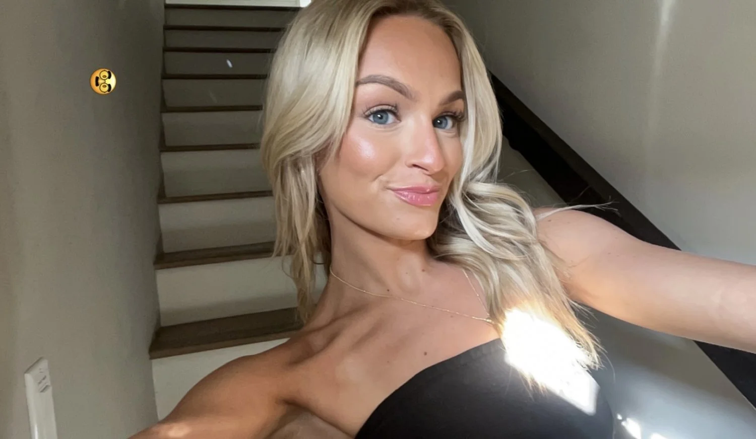 Petite blonde with tight body EXPOSED [LC] image 2