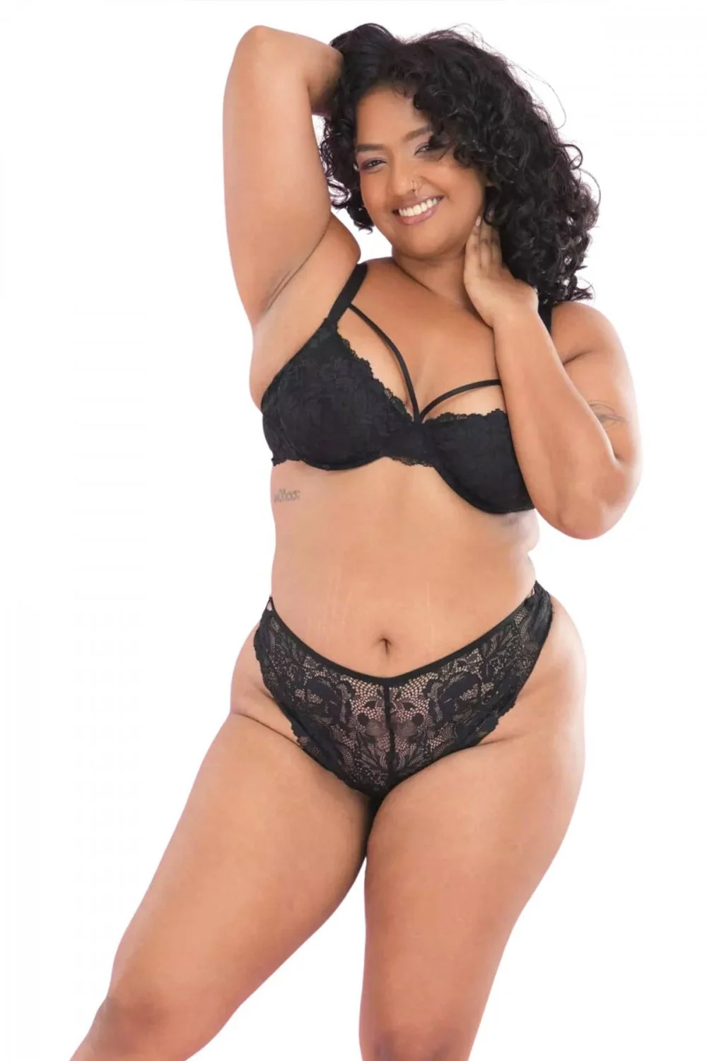 Morena safada de lingerie bucetao image 2