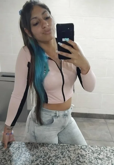 la novia de un amigo image 2