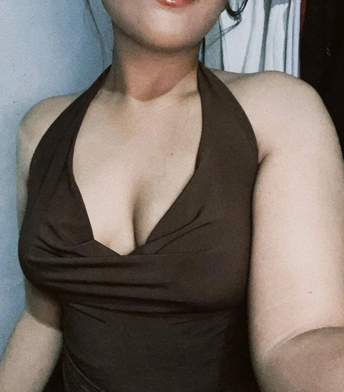 Rica zorrita putita se exhibe mostrando el culo y las tetas image 12