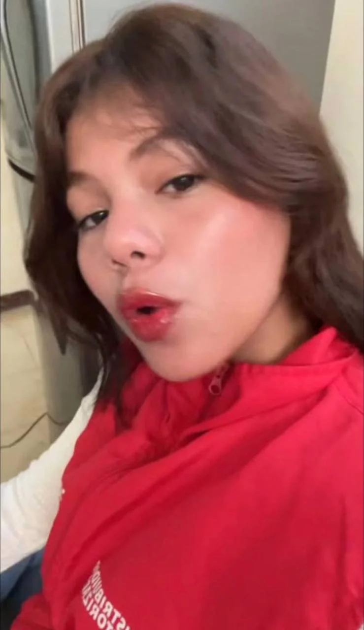 Rica zorrita putita se exhibe mostrando el culo y las tetas image 13