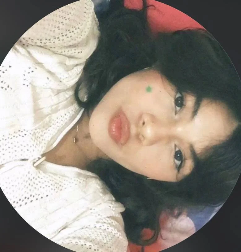 Rica zorrita putita se exhibe mostrando el culo y las tetas image 18