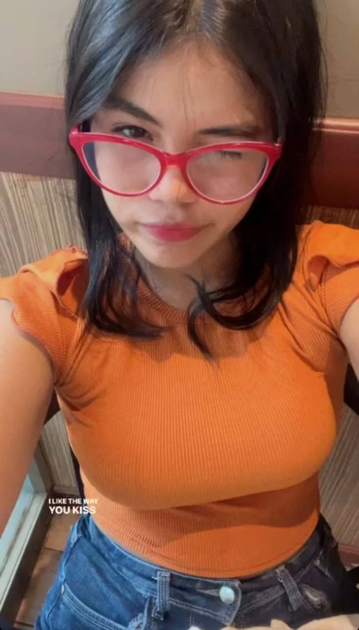 Rica zorrita putita se exhibe mostrando el culo y las tetas image 21