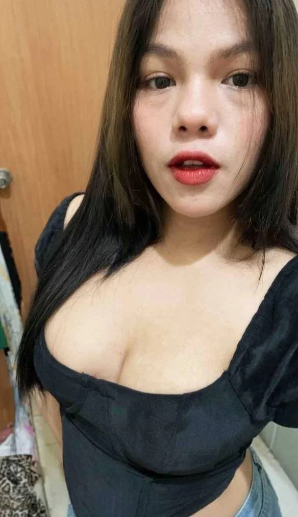 Rica zorrita putita se exhibe mostrando el culo y las tetas image 8