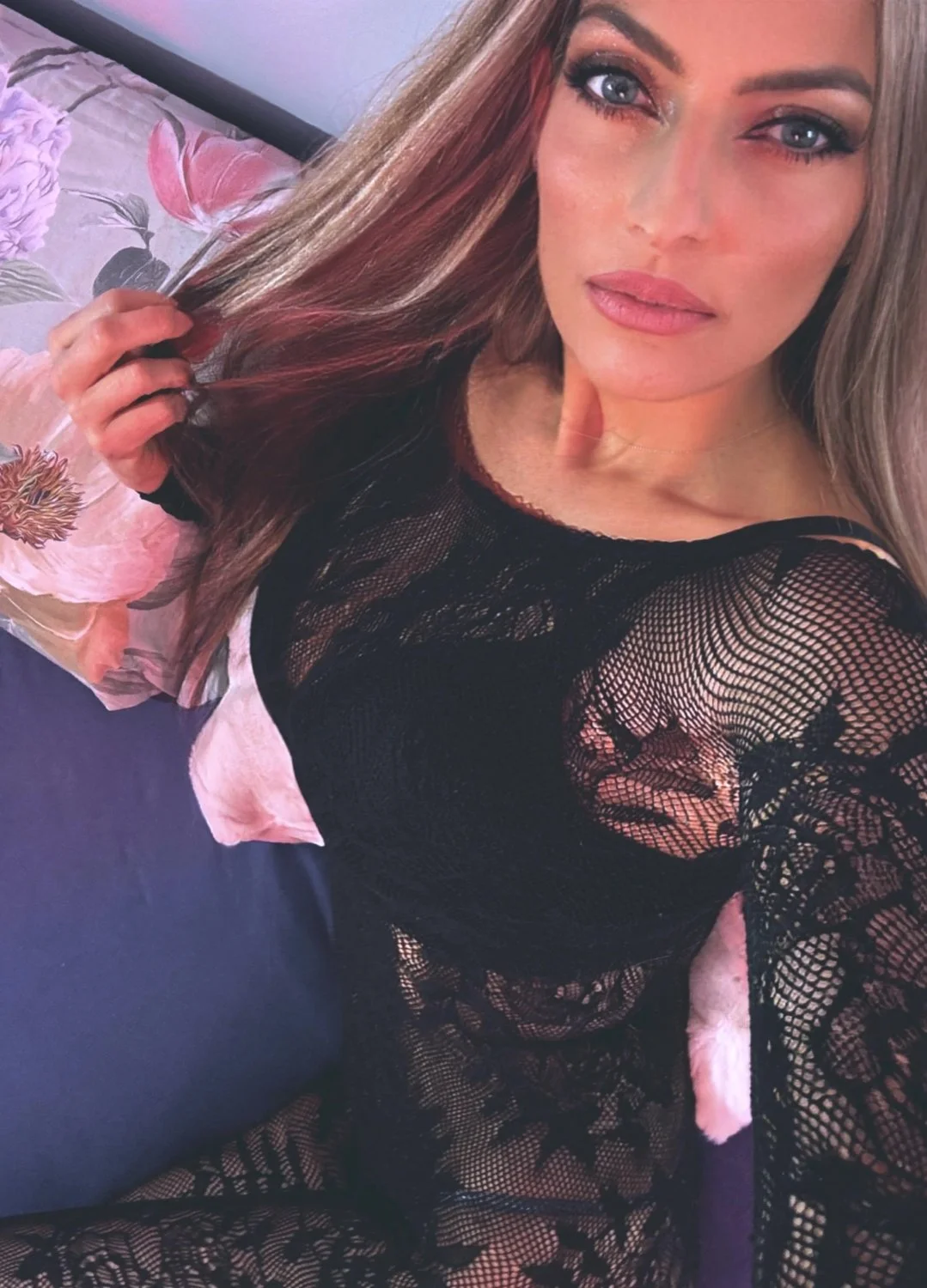 Anyone into hot moms main image