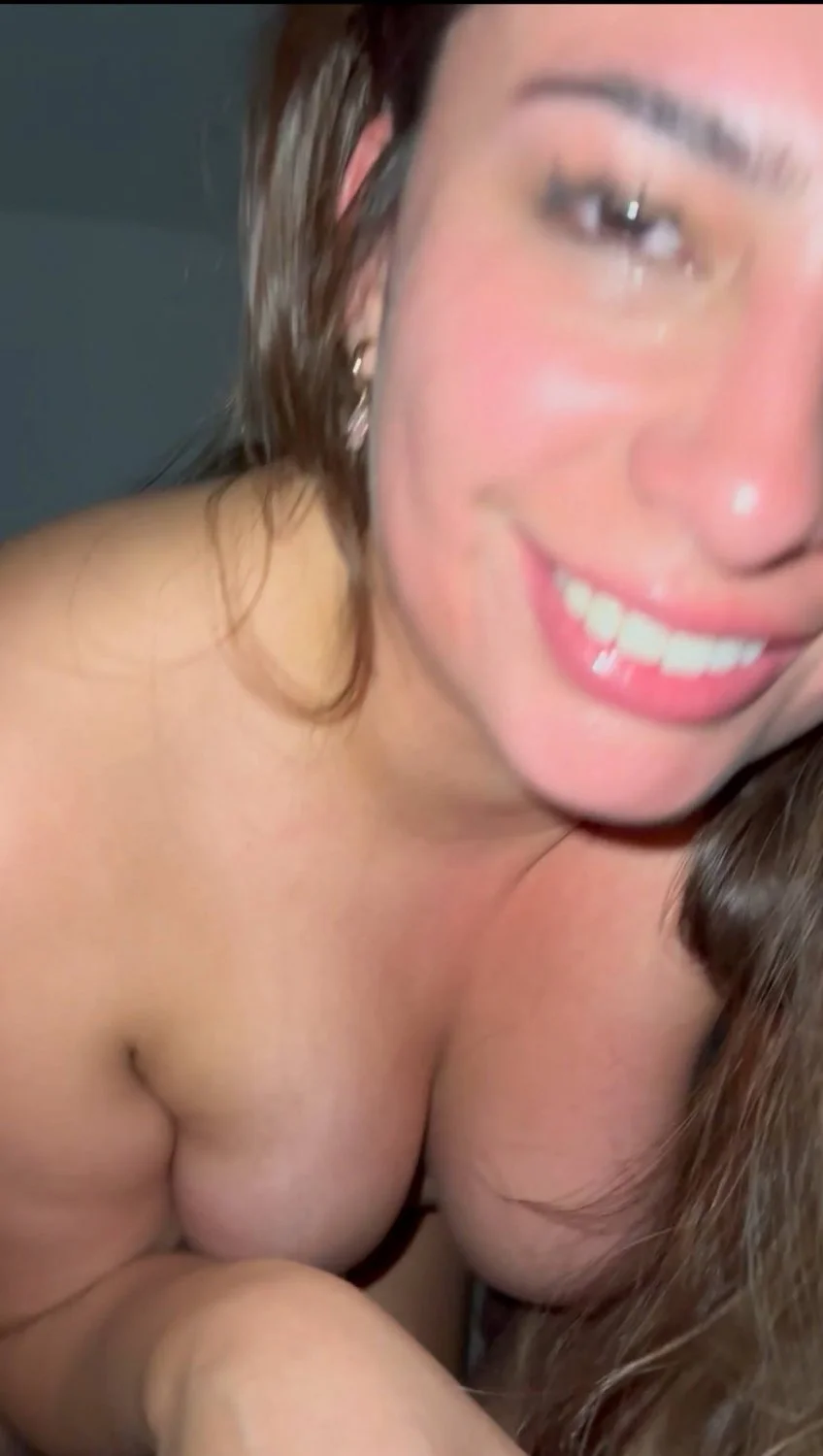 Pendeja compartida por su novio image 2