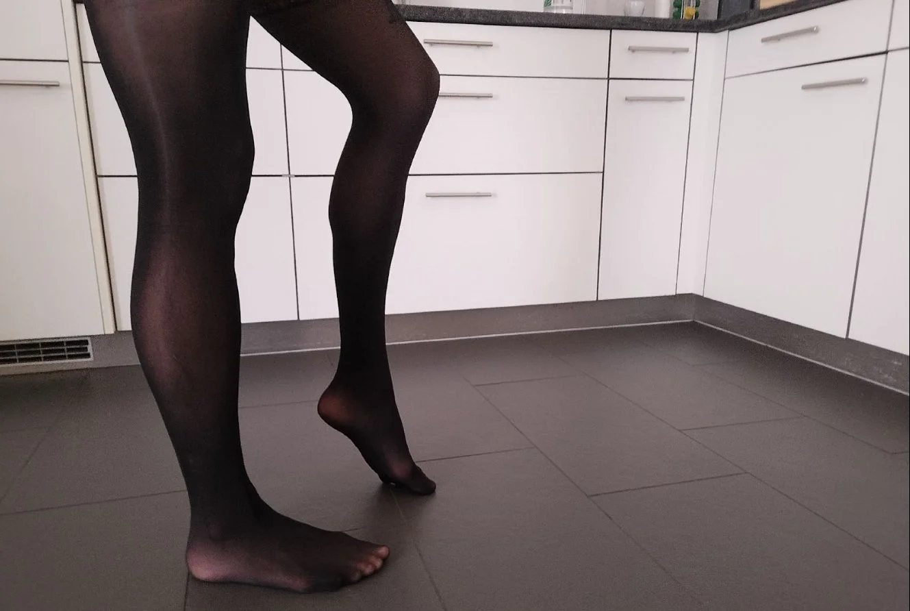 Long skinny Legs in Pantyhose 🫶🏼😍 main image