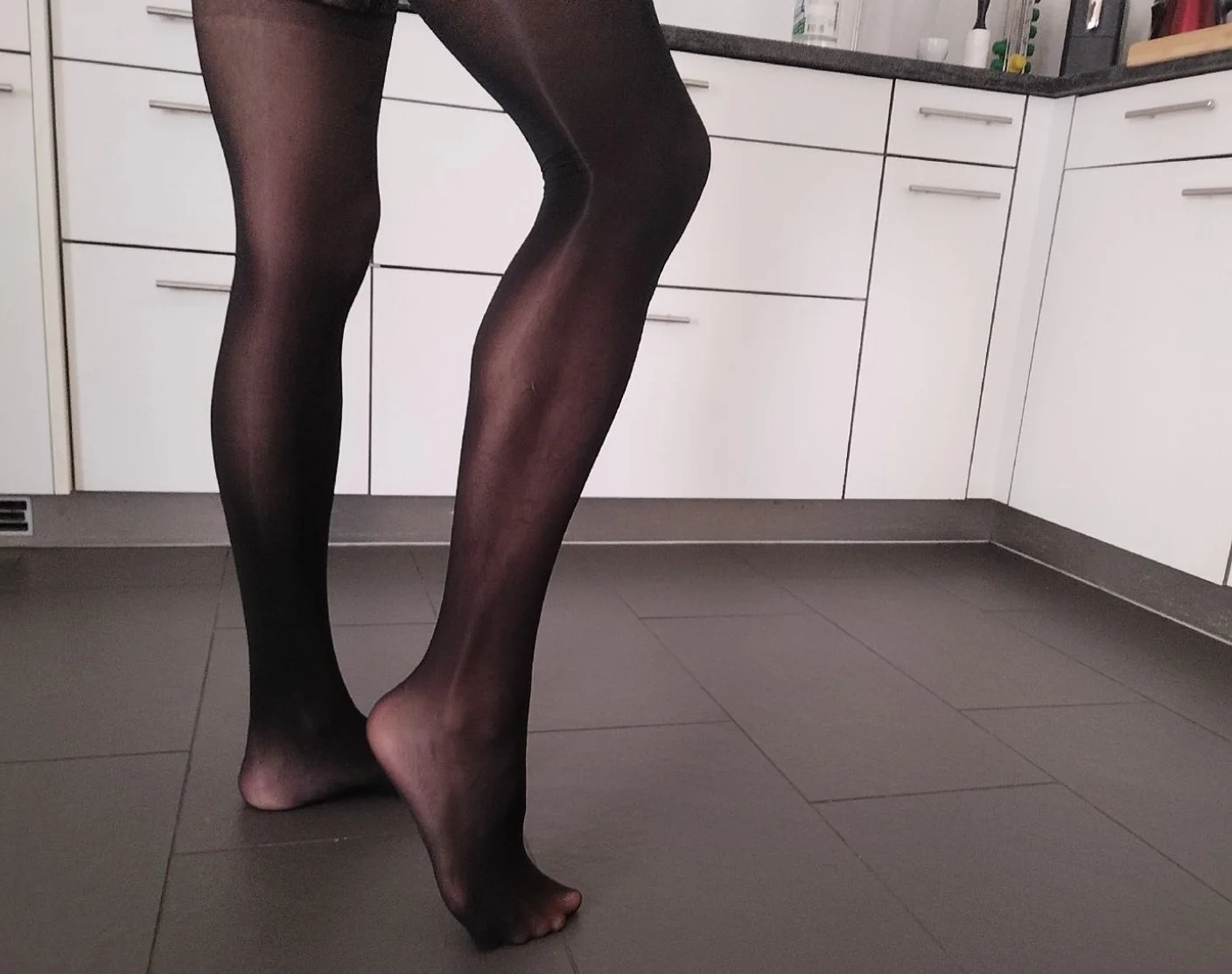 Long skinny Legs in Pantyhose 🫶🏼😍 image 3