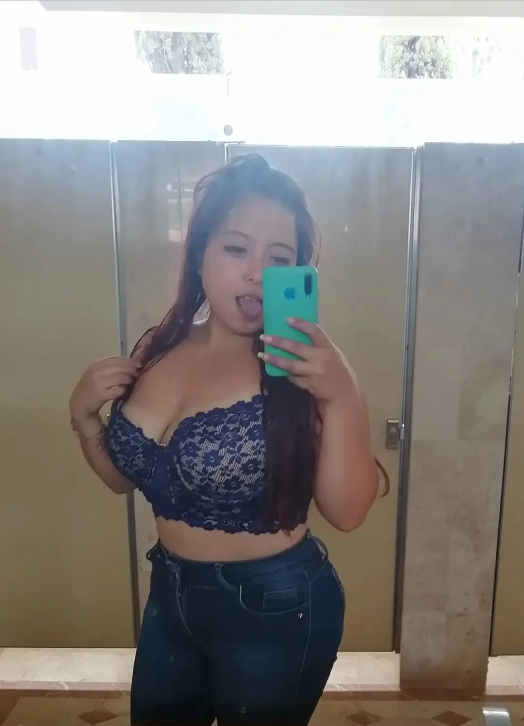 Latinas main image