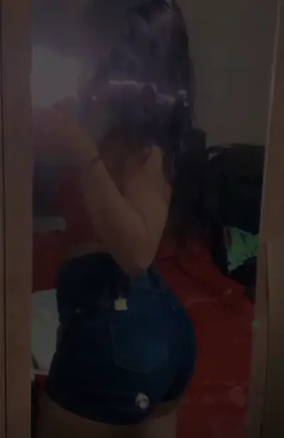 Alguém cum tribute pra minha namorada safadinha 😈 cover image