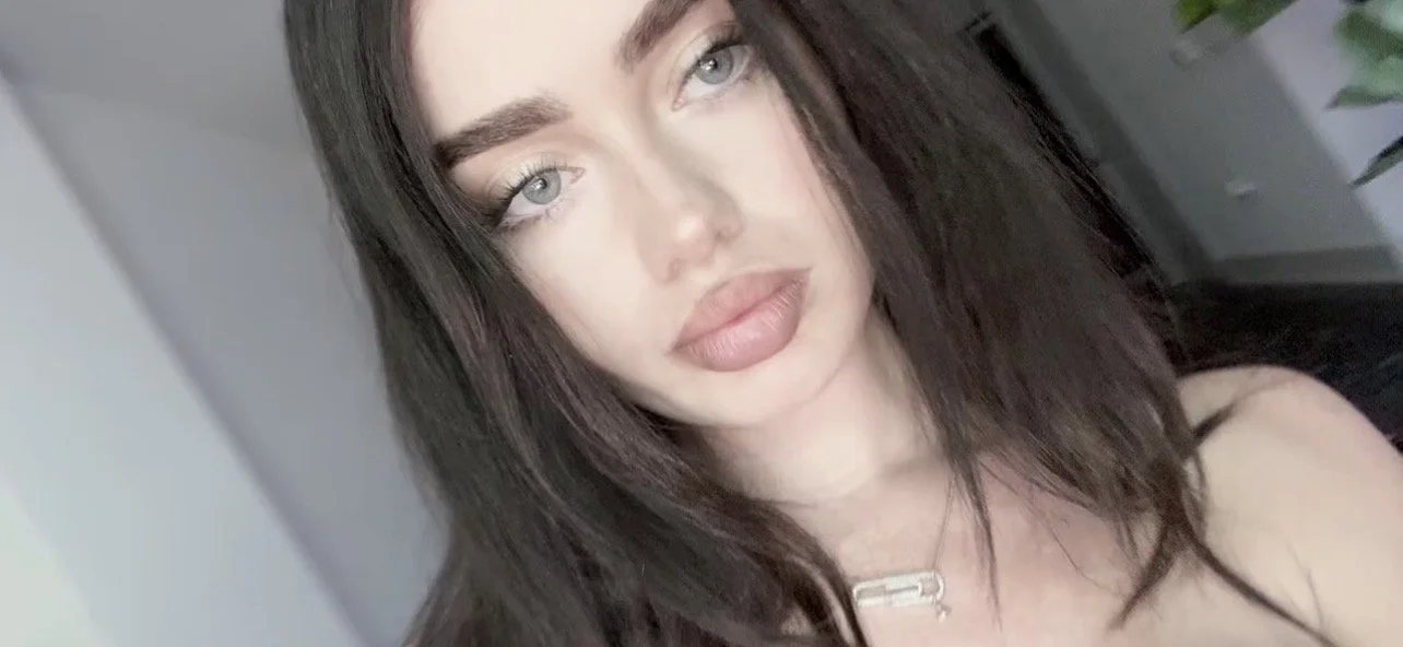 The sexiest woman live main image