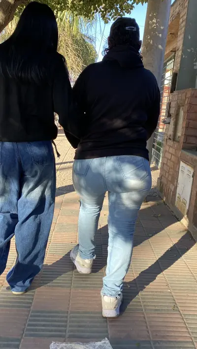 Culazo de madura en jeans cover image