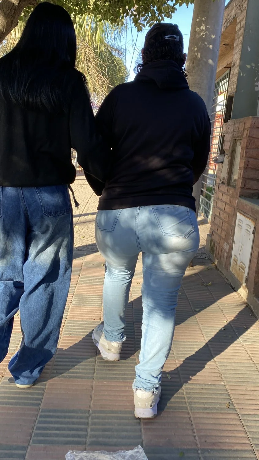 Culazo de madura en jeans main image