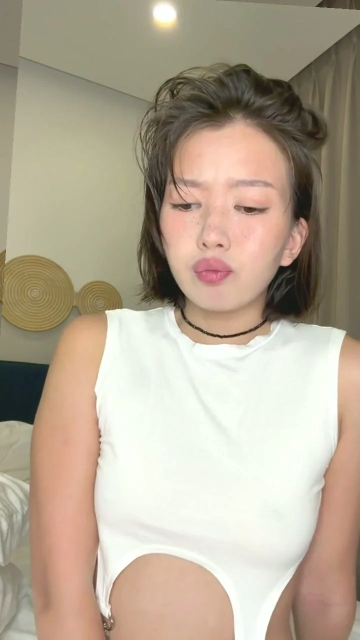 🔞 stunning busty nude slut riding cock dripping 😈💦 See OF image 3