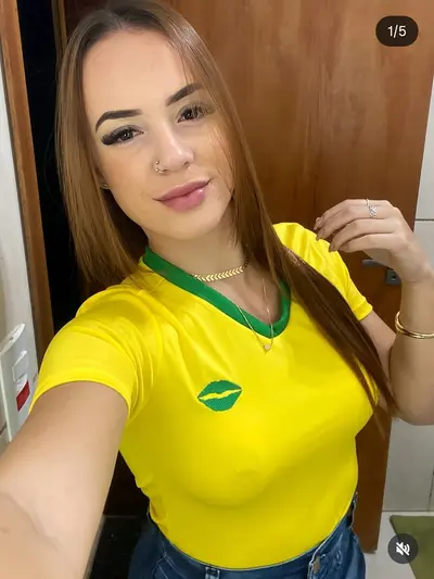 Pagou peitinho vai pro site porno cover image