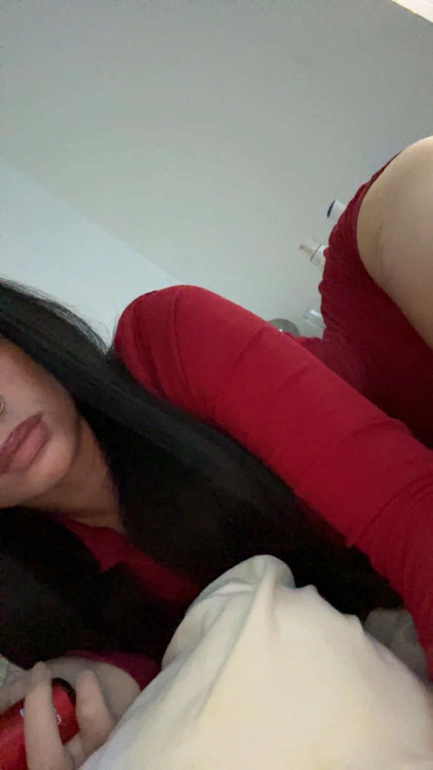 Just a horny teen girl <3 main image