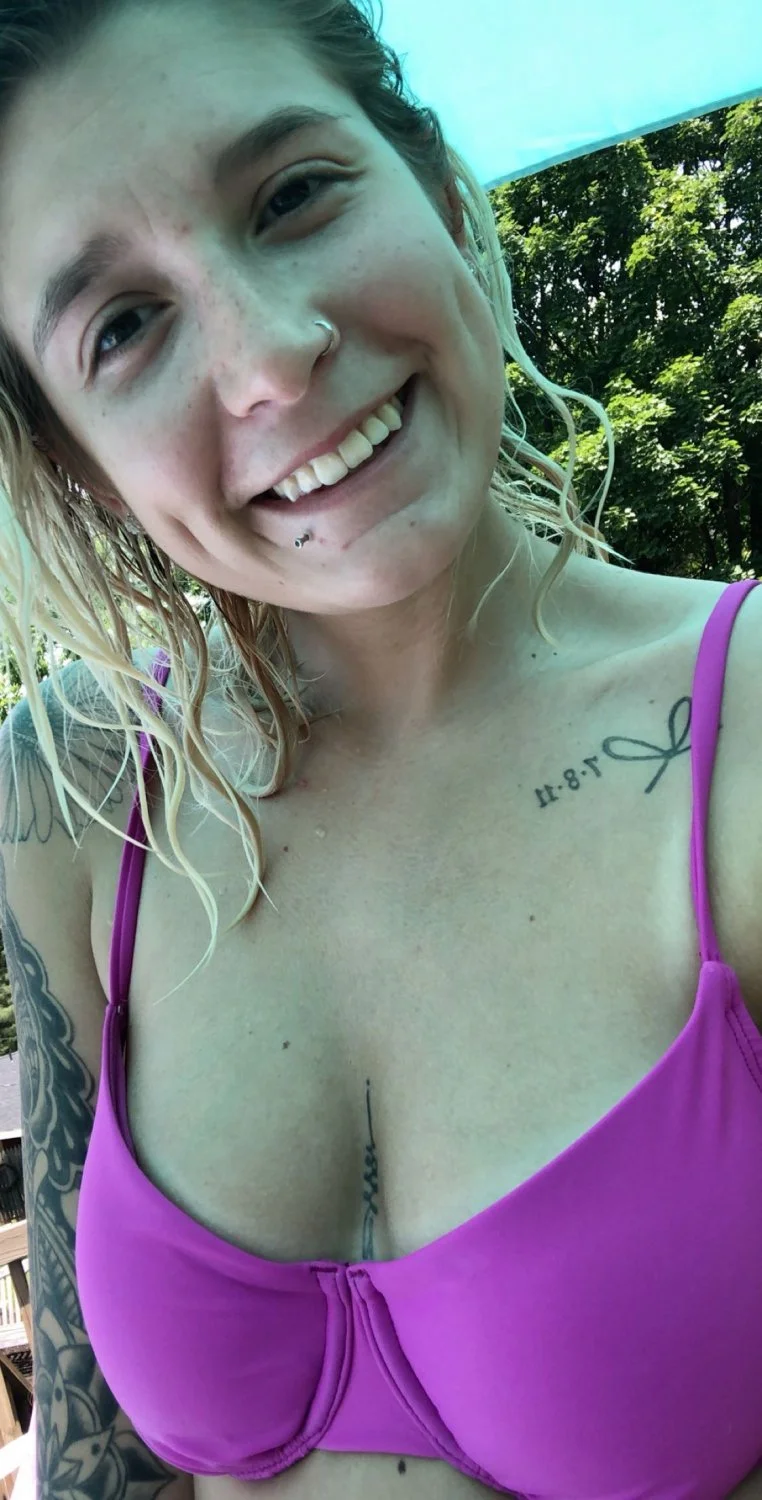 Webslut-Bimbo Beauty-Kelsey Long-Lost main image
