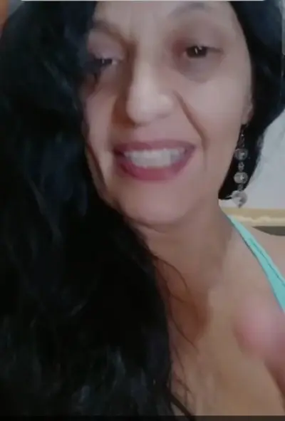 Alguém ainda tem as lives dela? (Pra me salvar) cover image