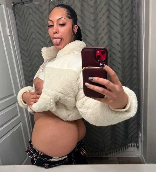 Exotic Latina main image