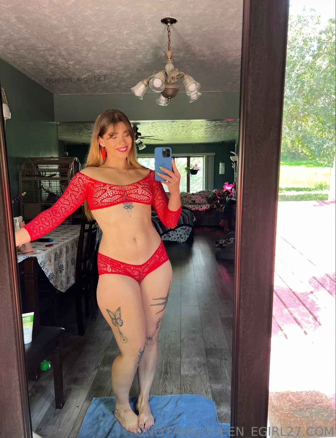 Queenegirlsback image 25