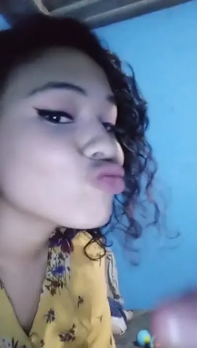 Novinha cacheada baixa renda dando a bucetinha apertadinha no pelo cover image