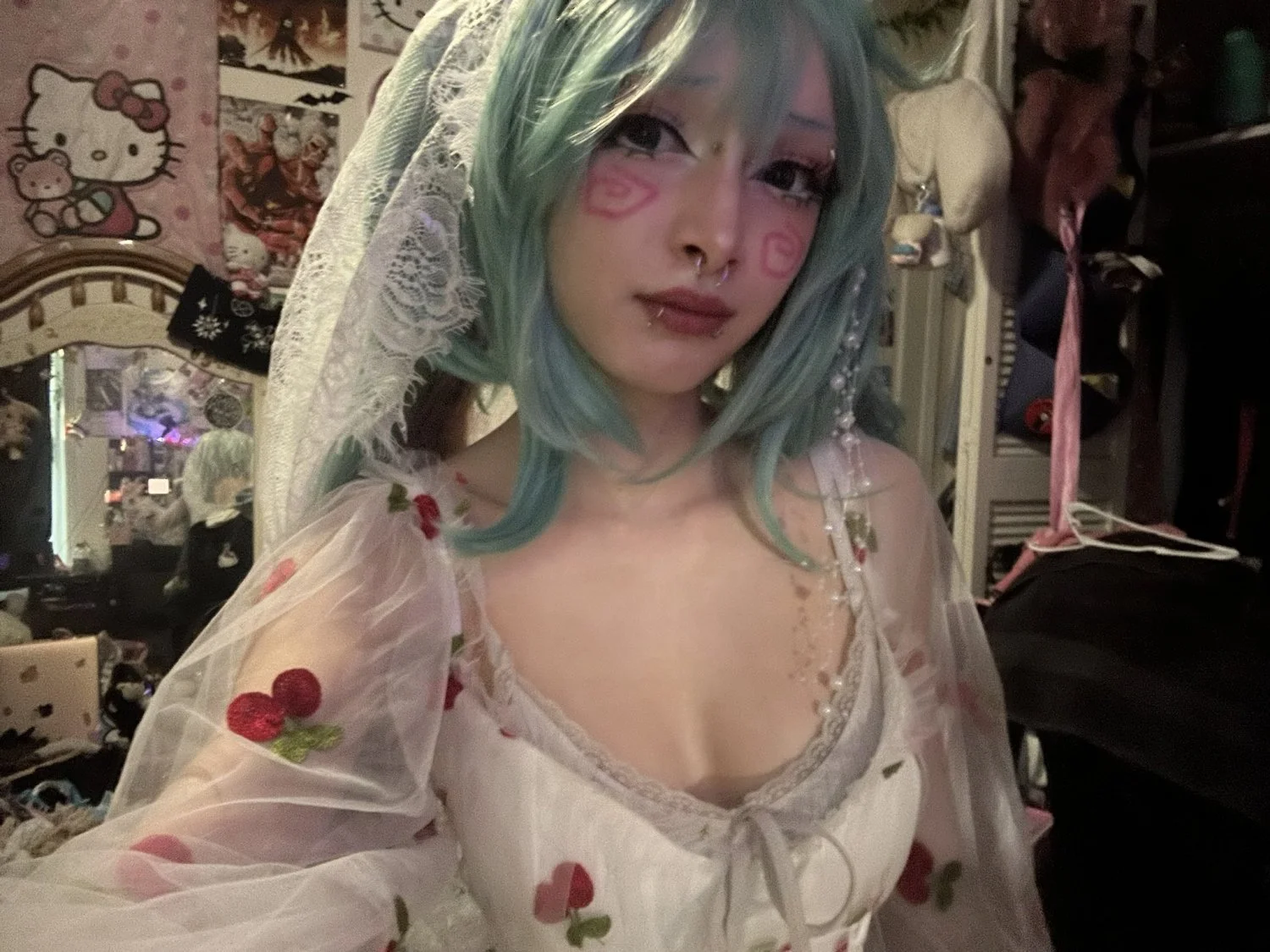 Tight emo/alt/goth girl image 23