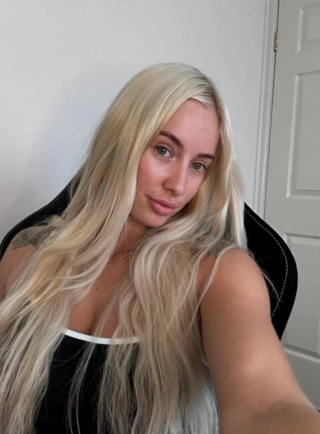 It turns me on when a guy tells me he has a big cock head image 2