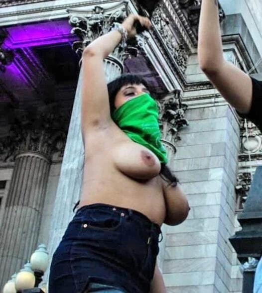 Conoces la leyenda de esta tetona? image 10