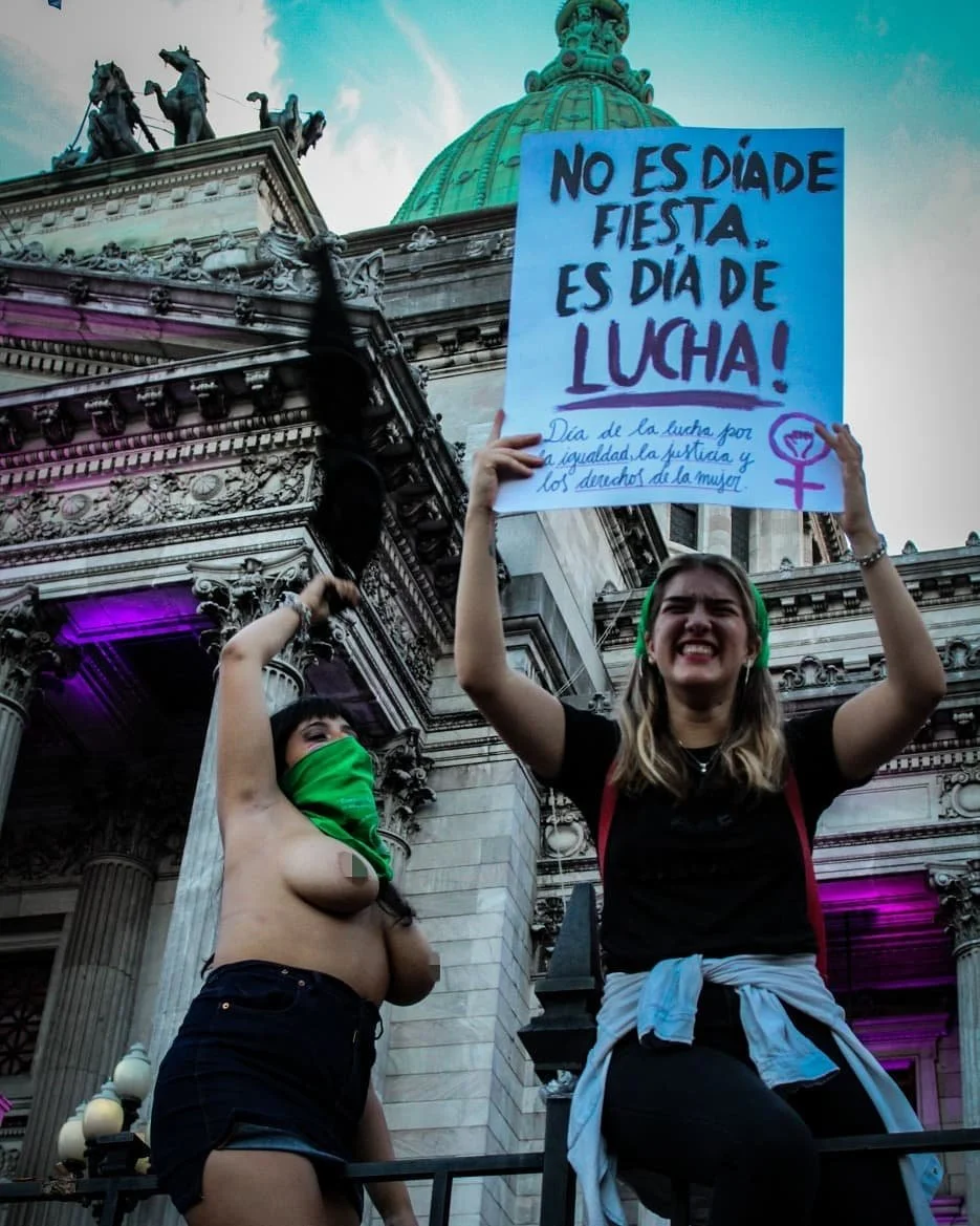 Conoces la leyenda de esta tetona? image 23