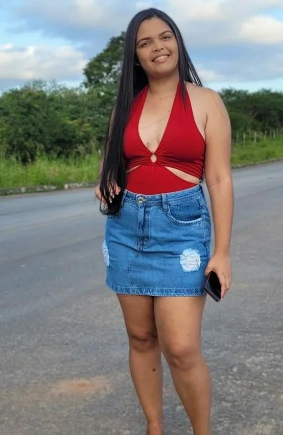 Minha prima putinha gostosa peituda oque essa puta tá merecendo chama pv para mas fotos dessa puta image 2