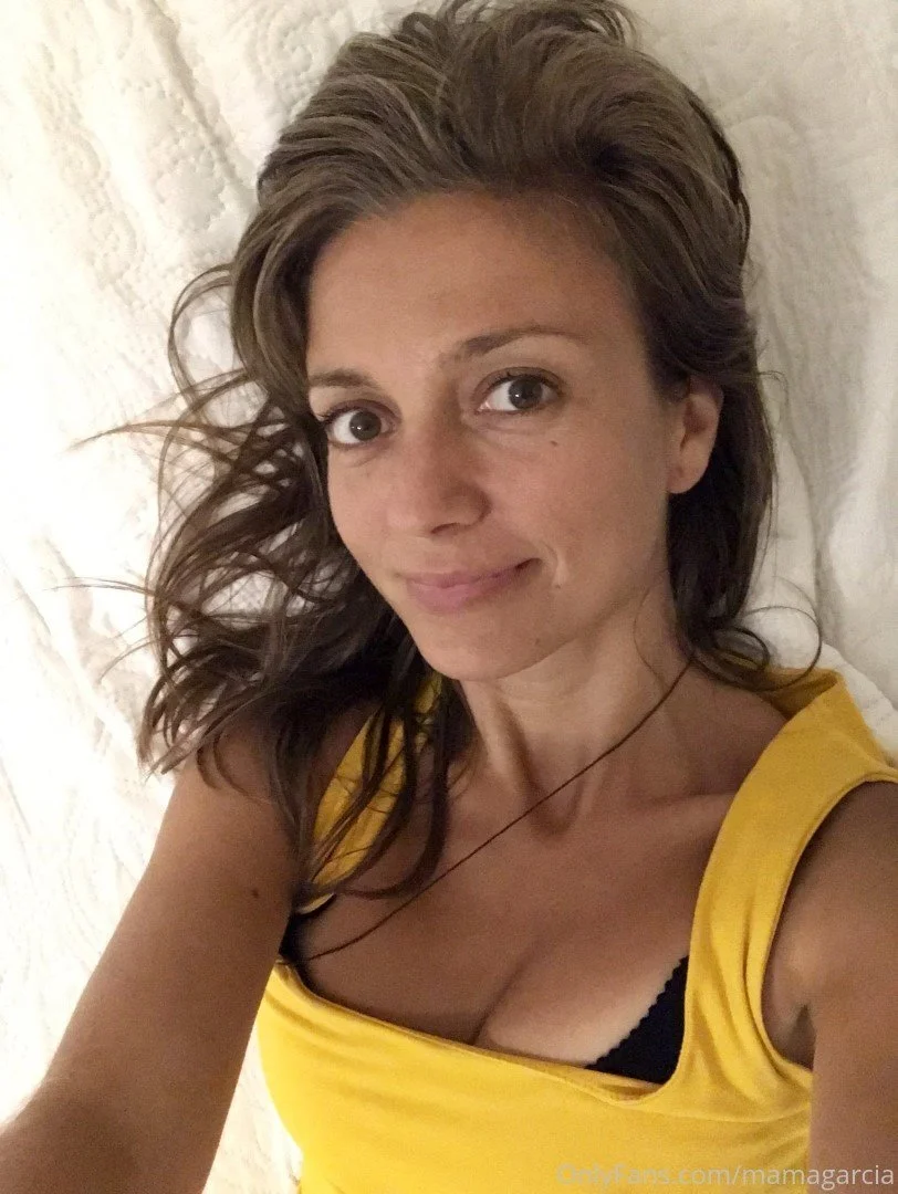 Ana 01 🔥hairy milf image 3