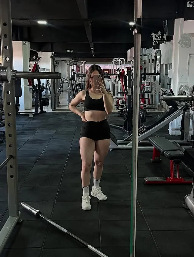 "Ninfeta farmadora de aura da academia" dentro sim ou não? image 2