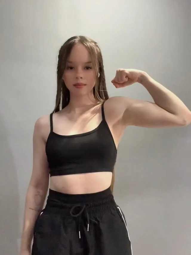 "Ninfeta farmadora de aura da academia" dentro sim ou não? image 5