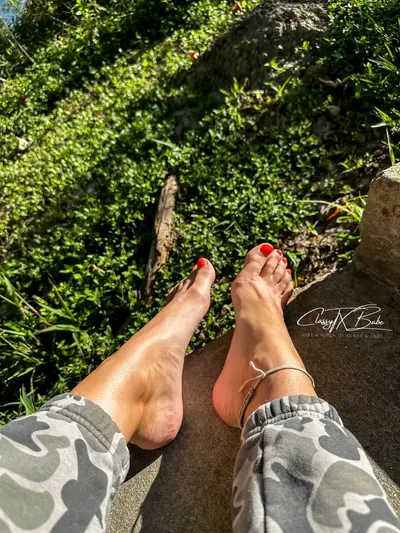 Looking for younger men who loves sniffing feet cover image