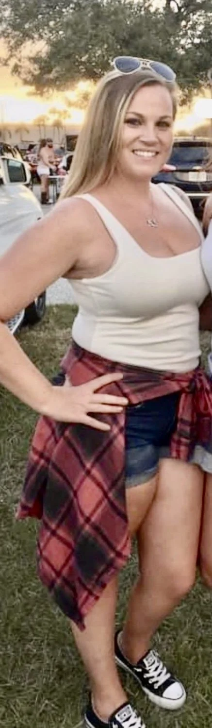 Southern broad Candice shows off the two reasons she gets whatever she wants from guys image 5