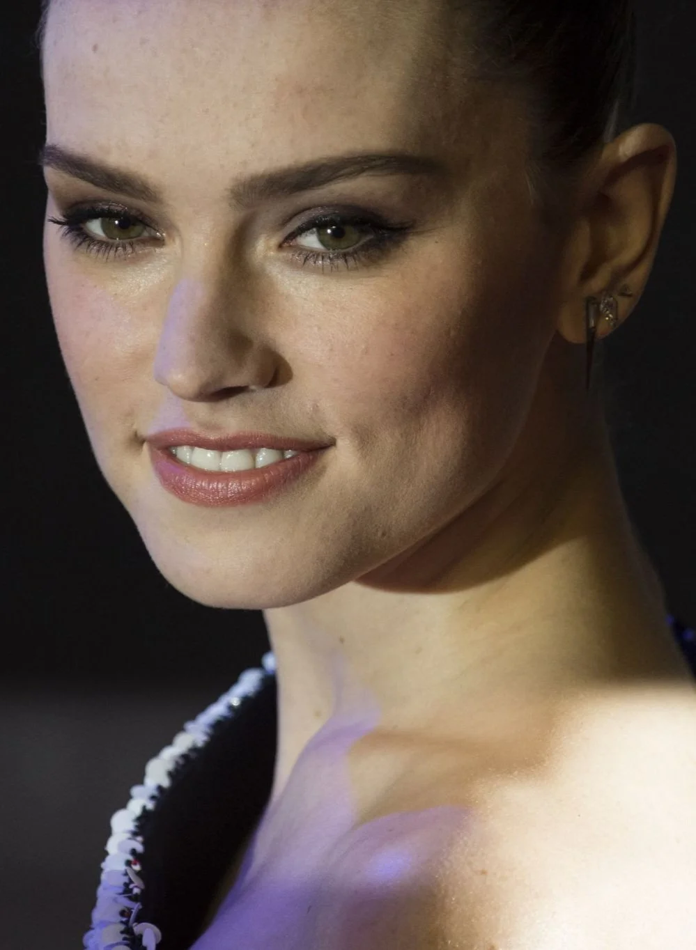 Daisy Ridley Facial target image 5