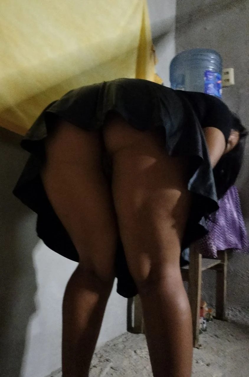 Cornudito nos comparte a la puta de su novia image 3