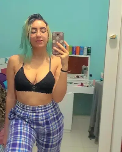 Novinha safada mandou o video fudendo pro ficante e ele soltou aqui! amador, vazou, vazados, erome cover image