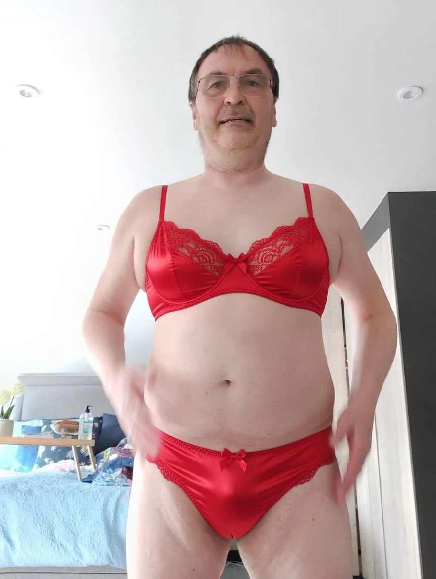 UK Sissy Cocksucker submitted for exposure image 11