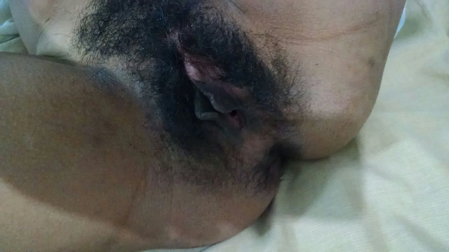 Rico culo de madura image 7