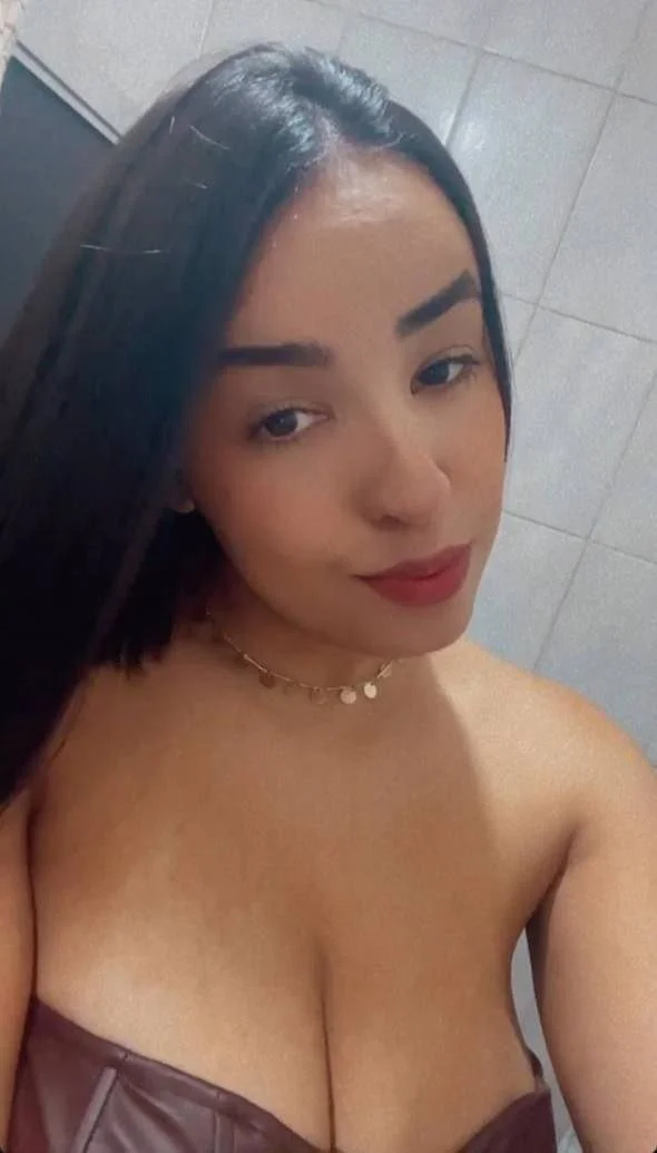 Gorda linda pra caralho que ama chupar uma rola image 8