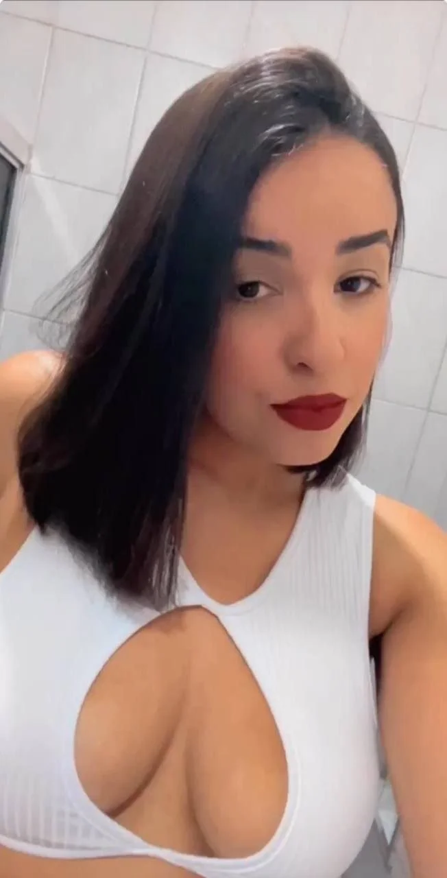 Gorda linda pra caralho que ama chupar uma rola image 9
