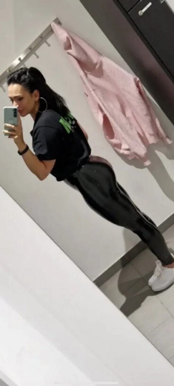 Gym slut image 4