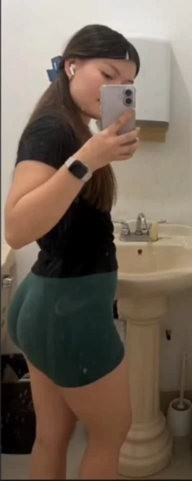 Una deliciosa puta güerita humillada image 3