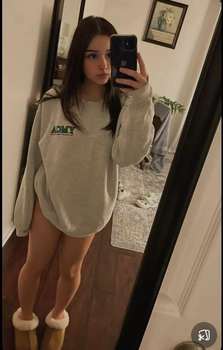 Hottie teen main image
