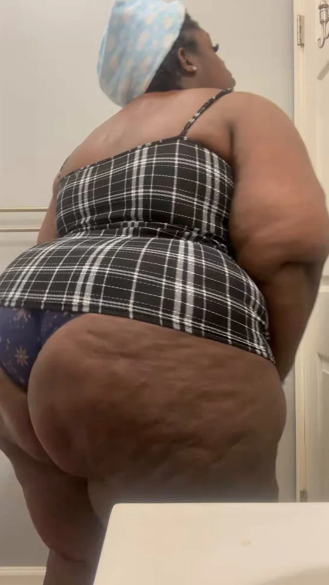 Th1cK h3aVy EbonY bbW bo0tY !! image 12