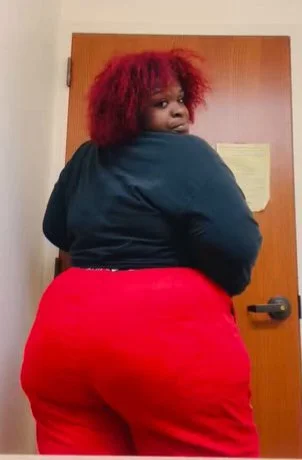 Th1cK h3aVy EbonY bbW bo0tY !! image 2