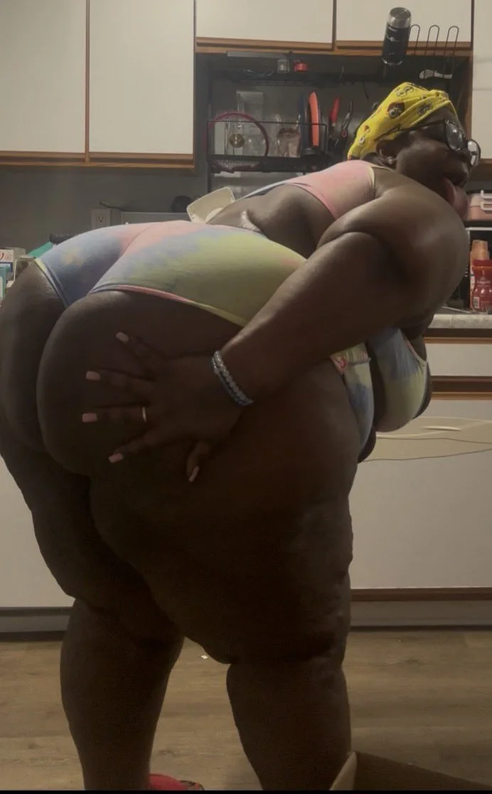 Th1cK h3aVy EbonY bbW bo0tY !! image 9