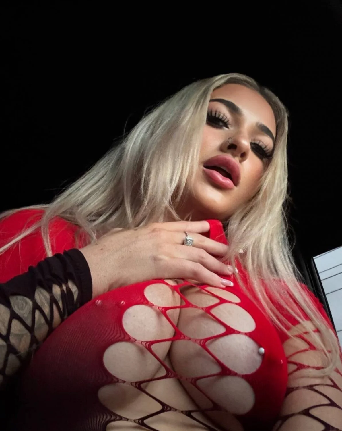 Aussie slut khloe main image