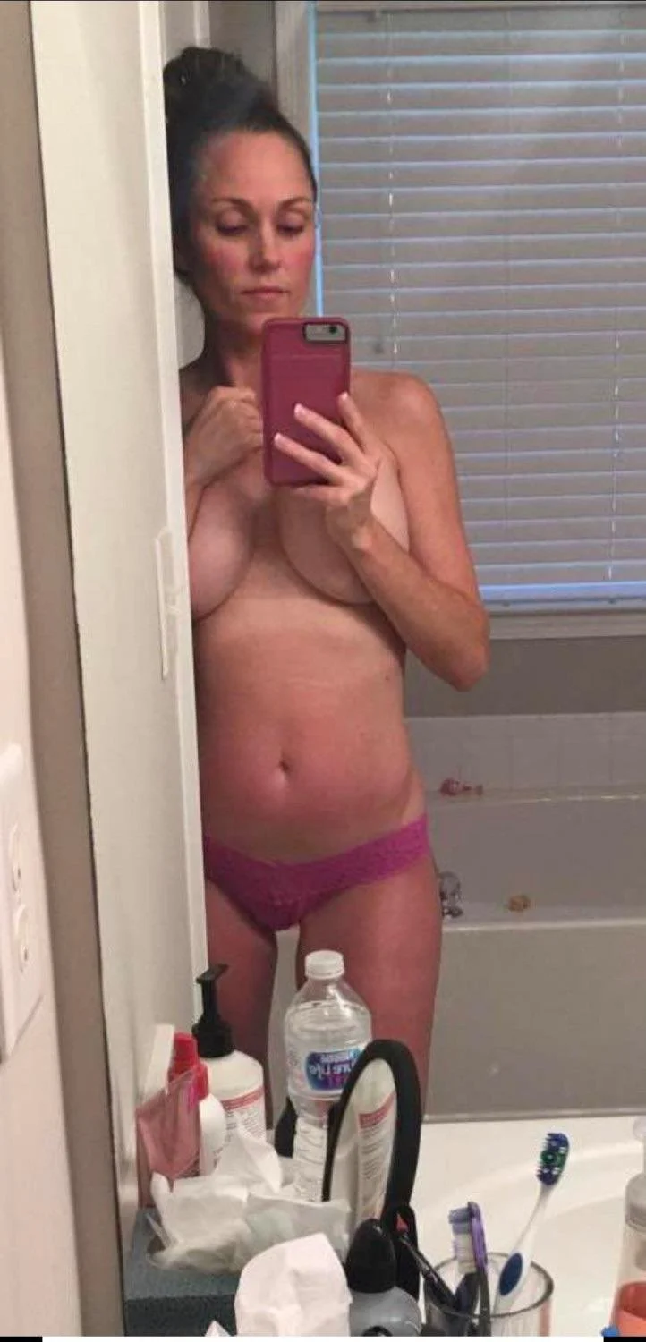 Sexy milf Angie image 5